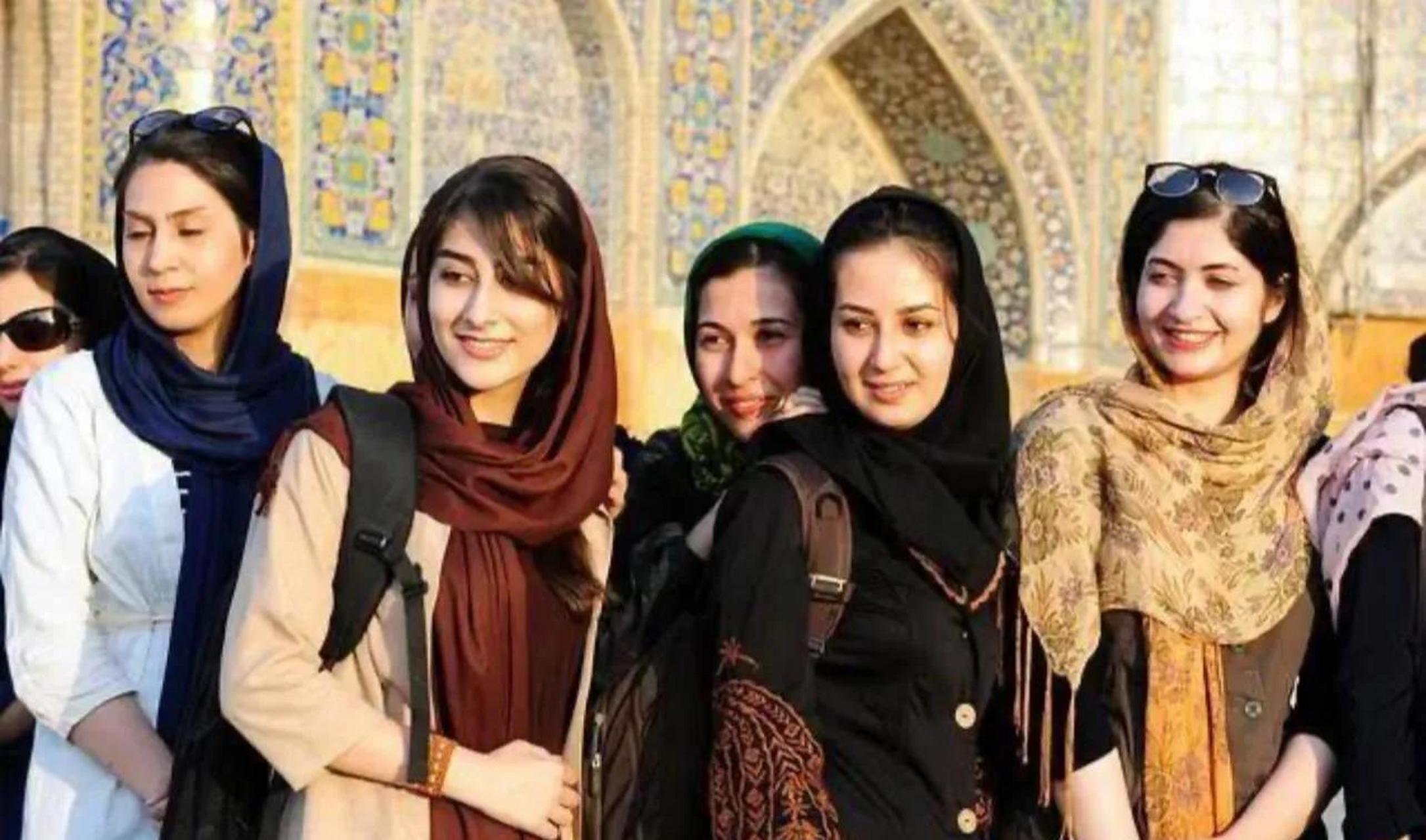 为什么印度的雅利安人肤色很黑,完全不像欧洲雅利安人那样金发碧眼?