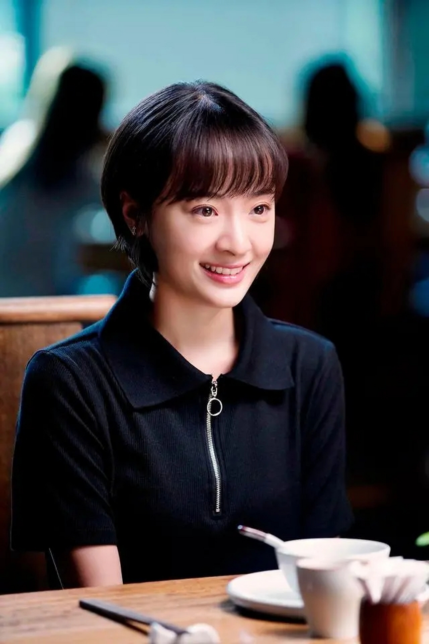 气质美女孙铱青春靓丽,貌美如花,图一看着特像孙俪!
