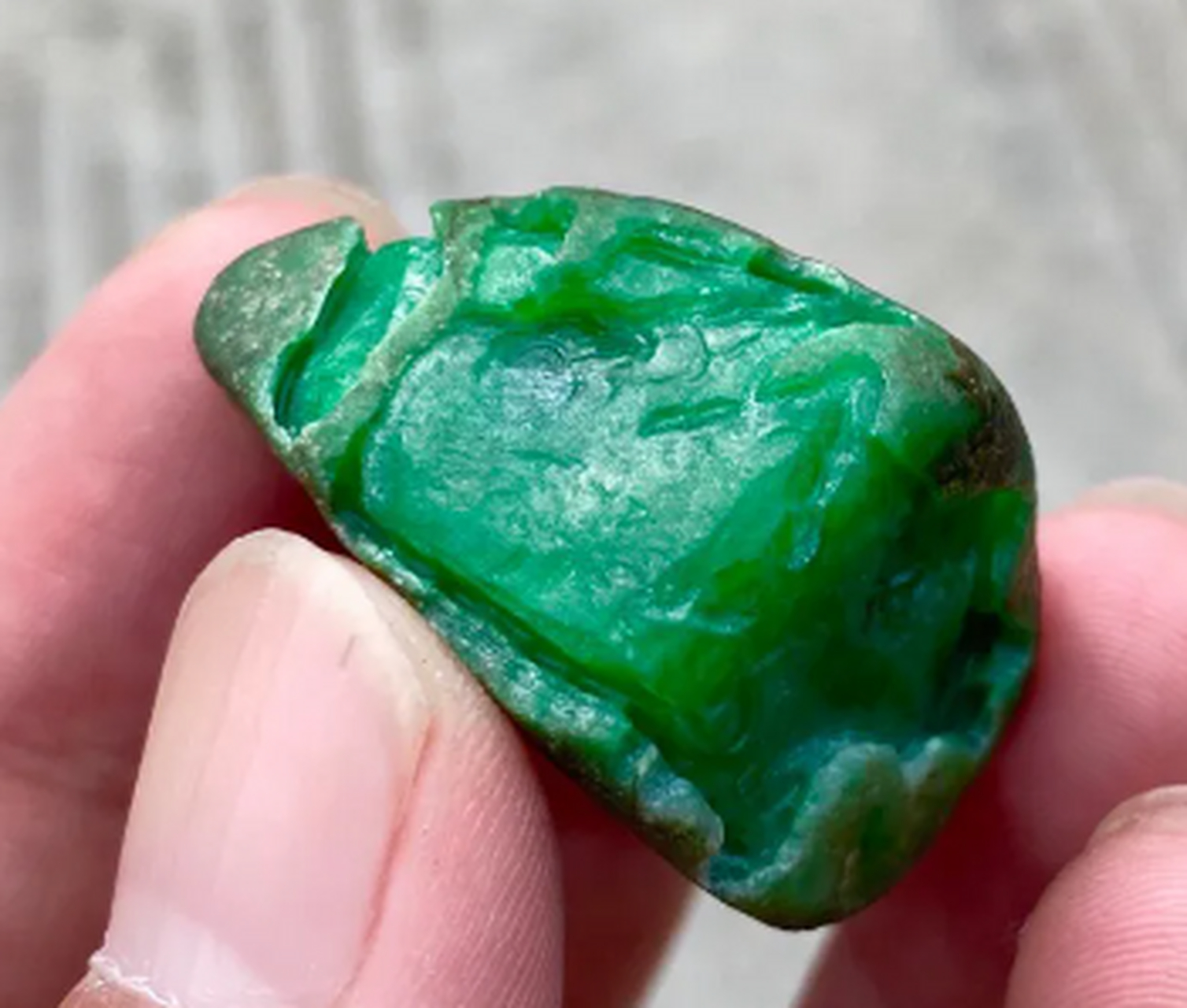 点击头像看直播##翡翠原石#  后江戒面色料,20克,开窗正阳绿,已见大