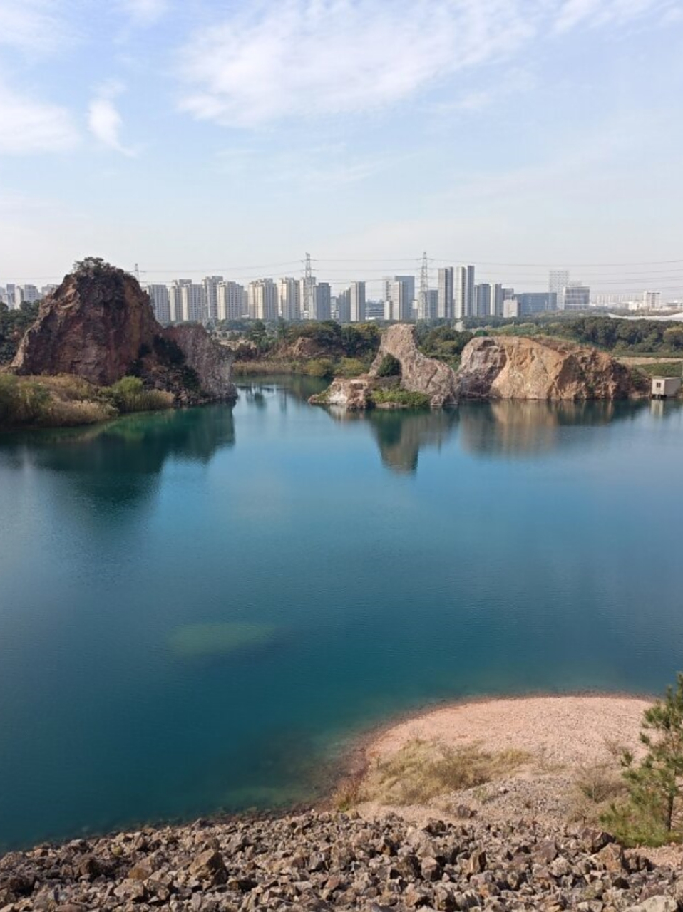 苏州翡翠湖  苏州翡翠湖是一个非常美丽的人工湖,位于苏州市工业园区