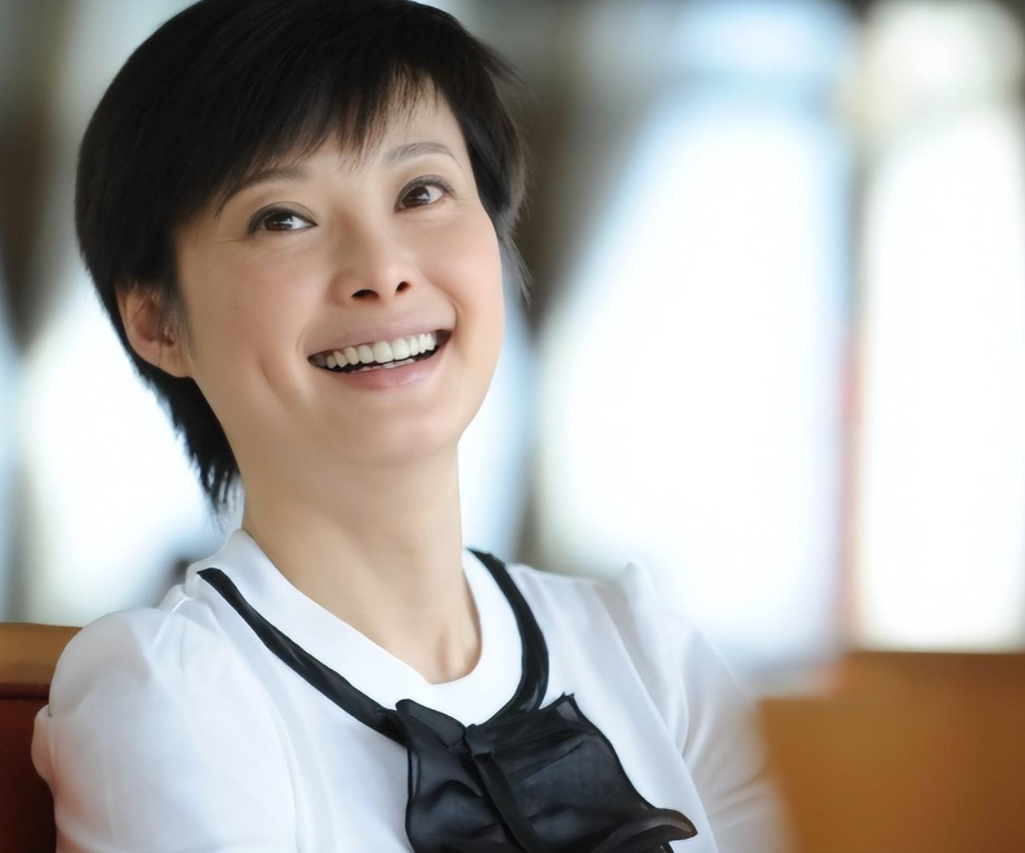 1994年,袁立拍摄人生第一部电视剧《飞虎队》,从而进入娱乐圈