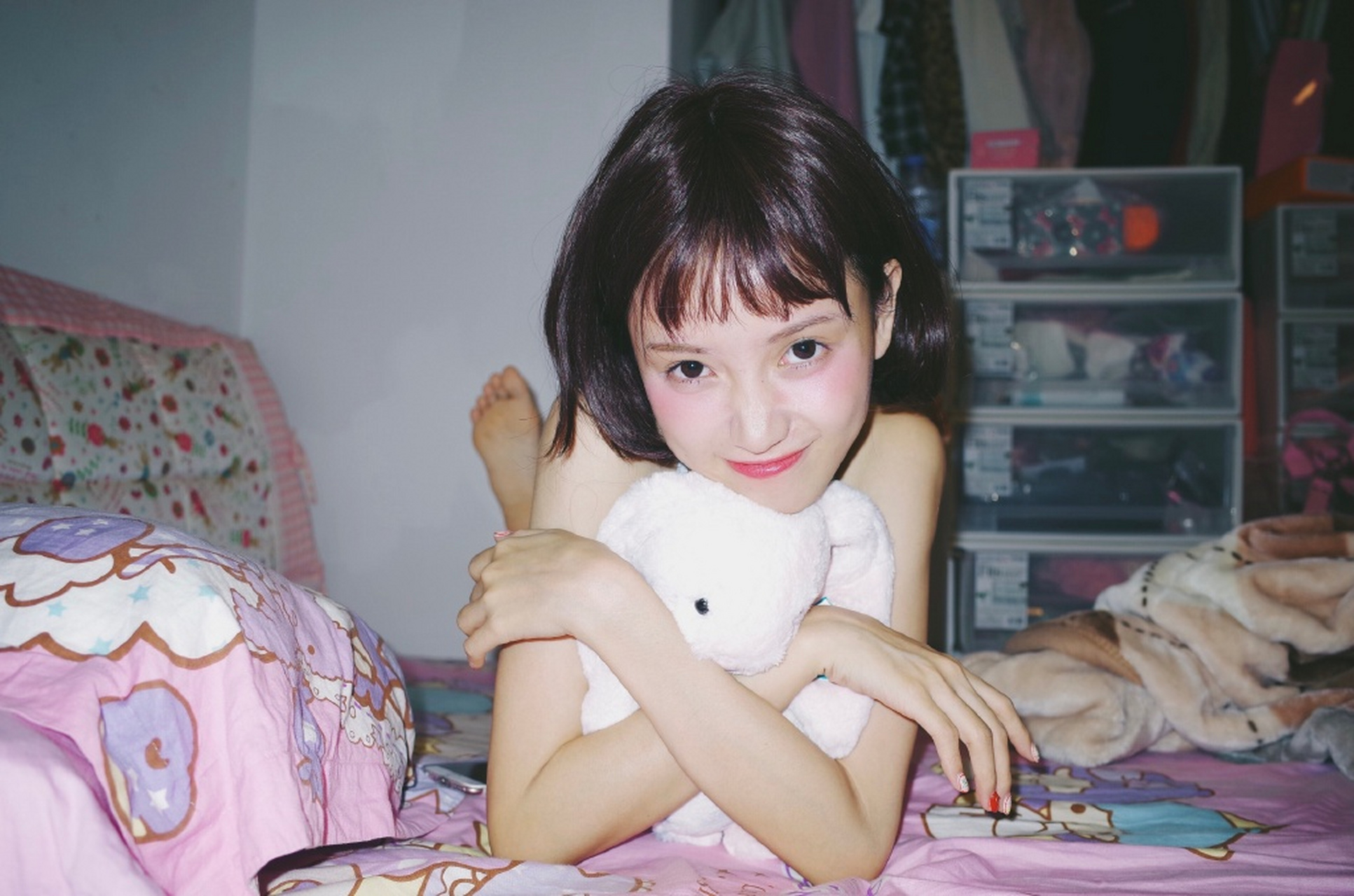 林小宅是95后中国内地女模特,歌手,商人,曾能加女团青春成长节目