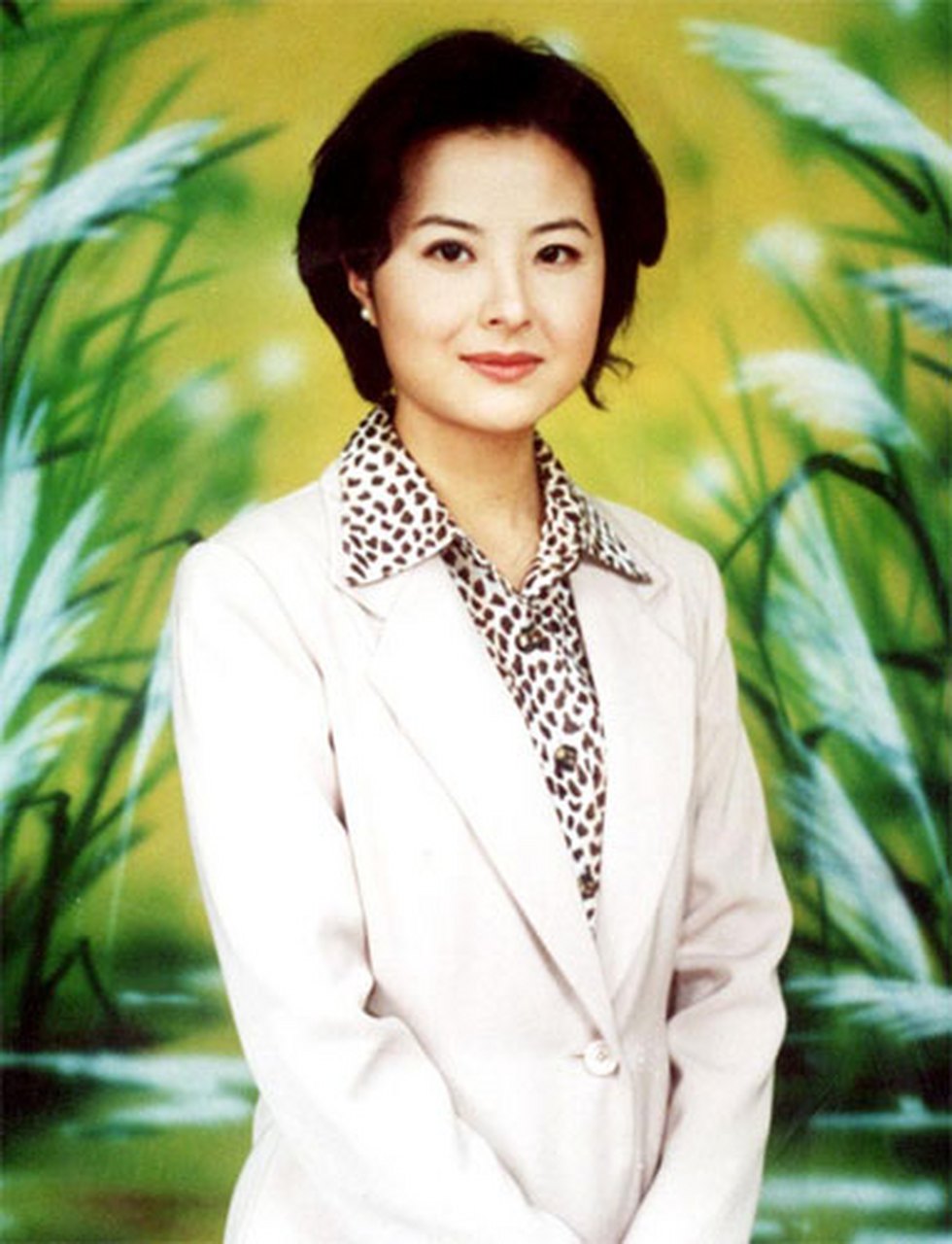 2015年,上海月薪5000的普通职员陈磊,得到1500万投资后,辞职画画.