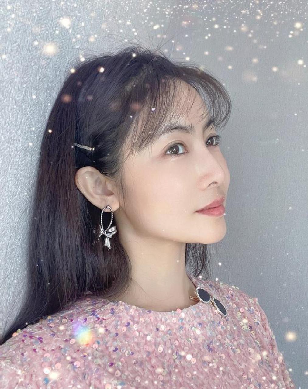 美女演员李芯逸迷人美照欣赏