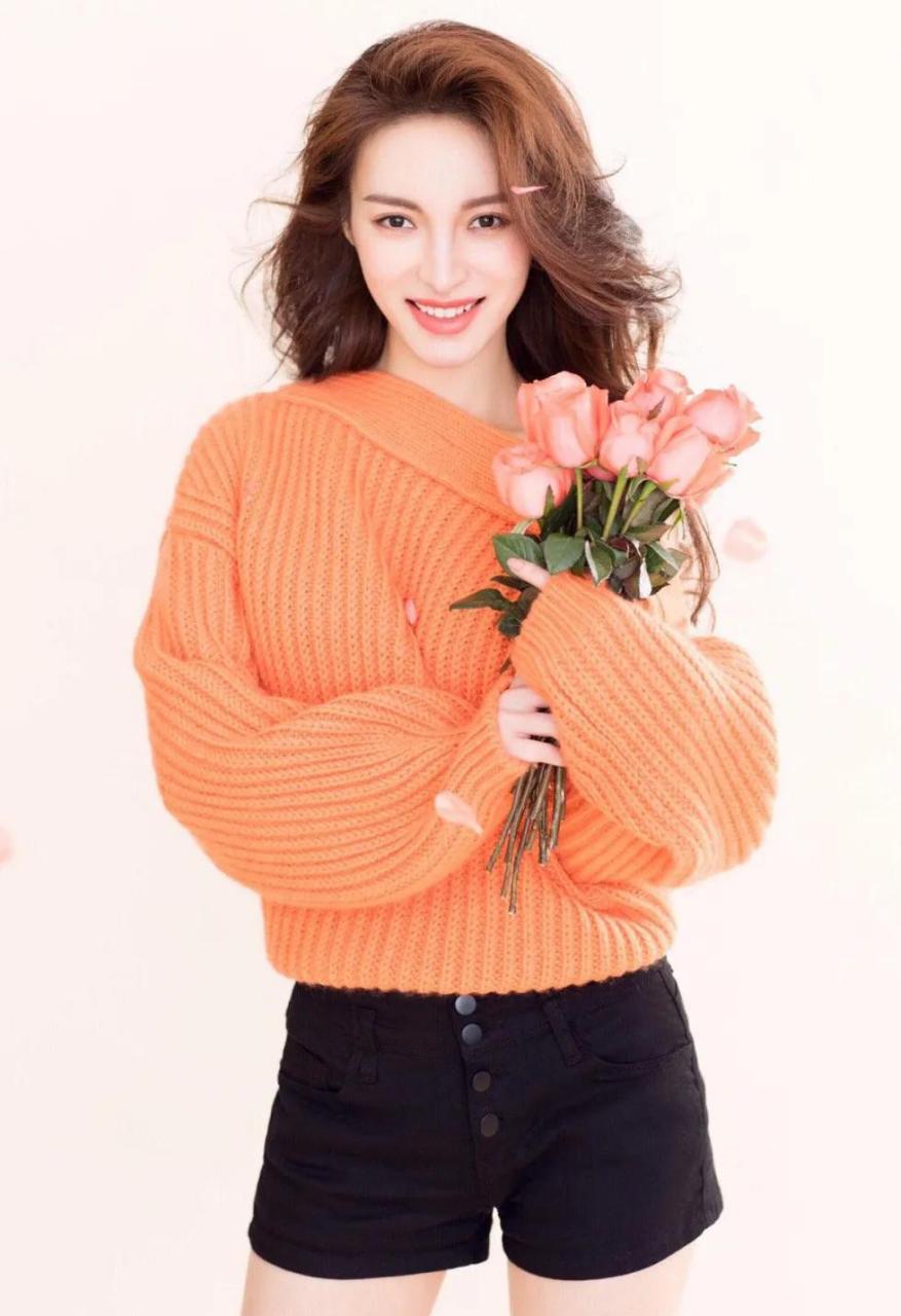 美女明星顾璇,长得很洋气,像不像混血儿?