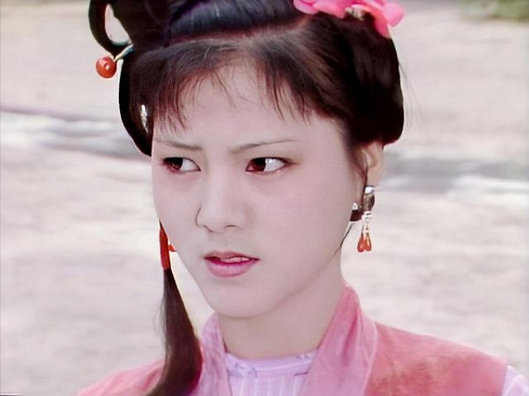 为什么是贤袭人,俏平儿,感觉明明平儿更贤惠,不仅能力强,还更有慈悲心