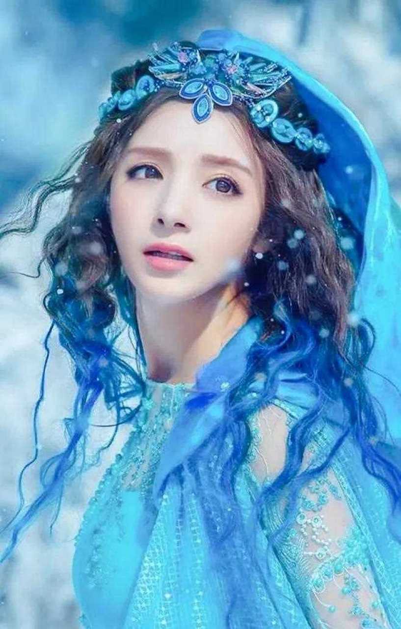 《幻城》中岚裳的服装造型,麦迪娜还是挺适合古装的!