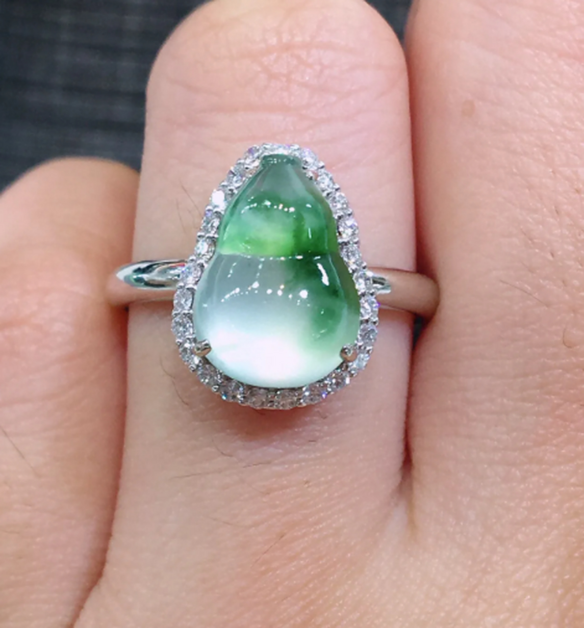 点击头像看直播##翡翠#高冰飘花葫芦戒指18k金镶嵌 大气上档次 庸光