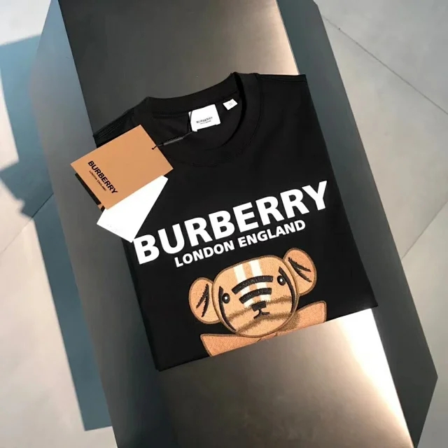 巴宝莉英伦重工小熊刺绣3d立体短袖