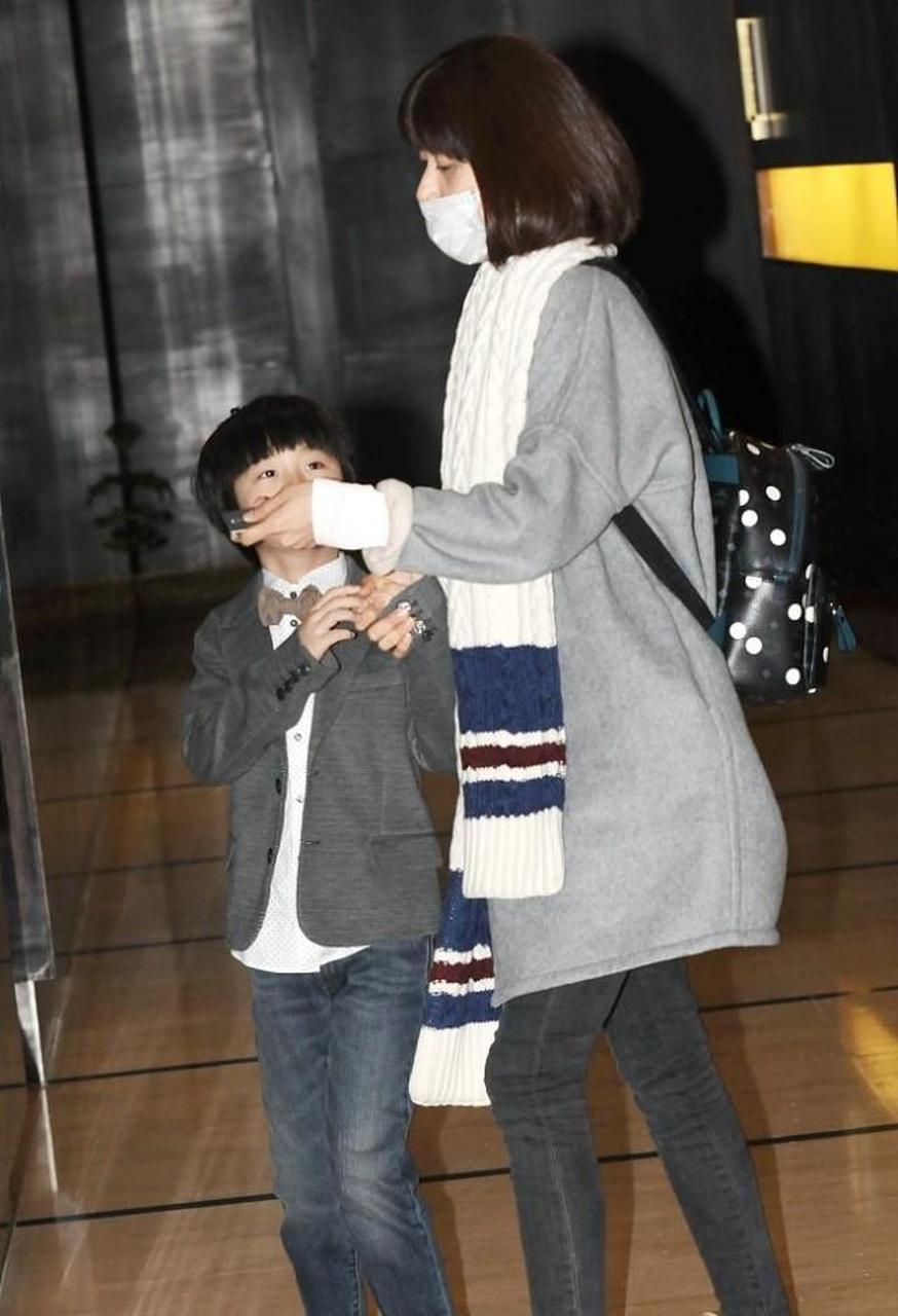 张亮的前妻平时看着太低调了,穿着朴素太生活了,难怪让人忘不了