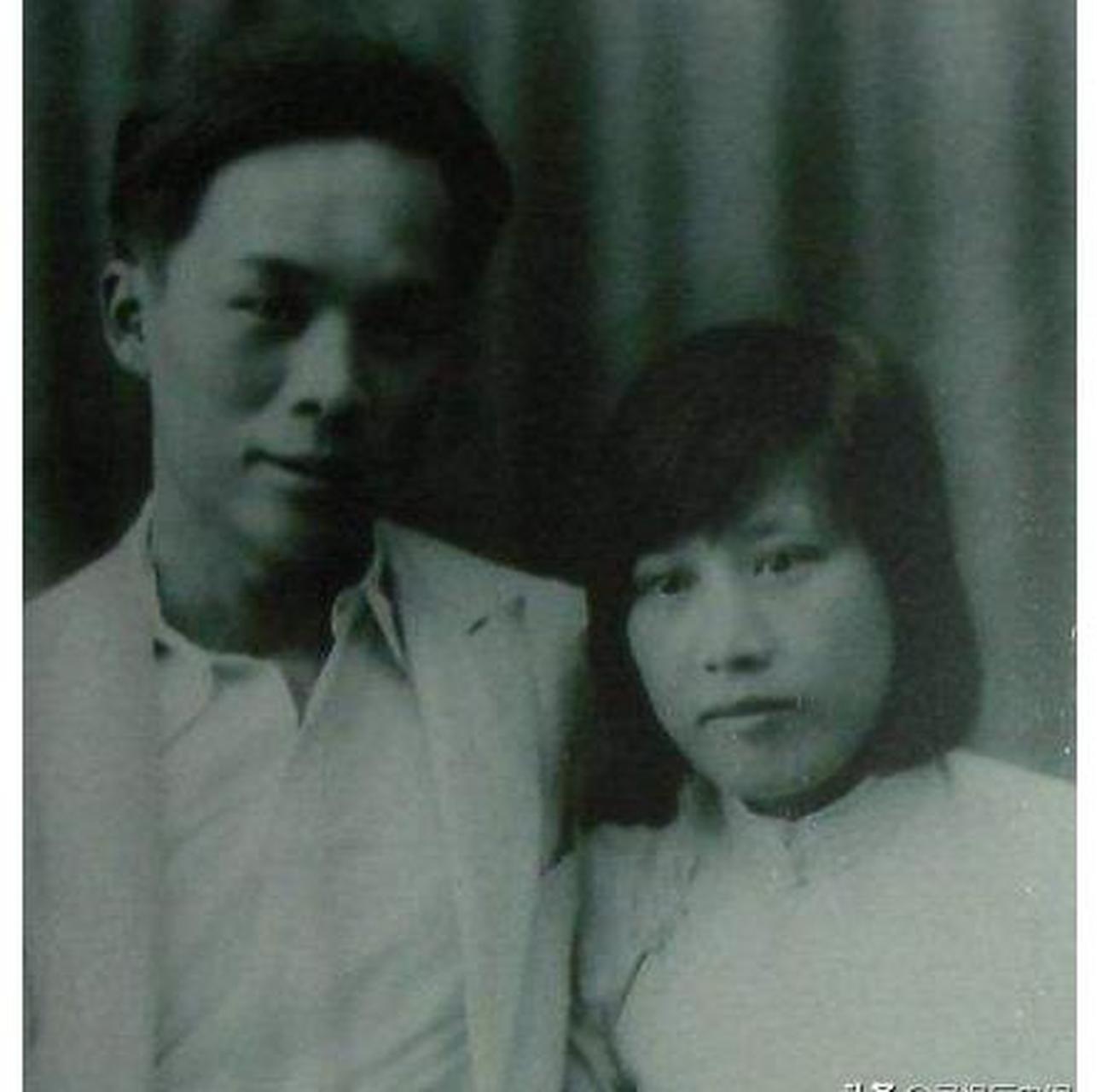 民国风月#  唐玉凤是胡兰成的第一任妻子,结婚之时,胡兰成只有20岁.