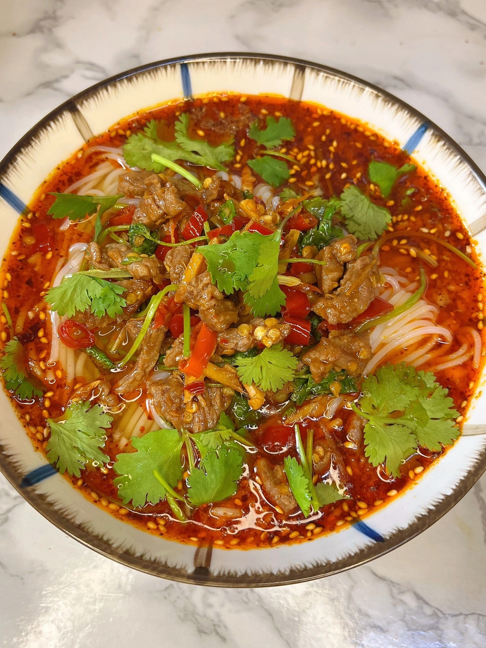 这样做的泡椒牛肉米线男朋友想来2碗!酸爽过瘾太绝了,.