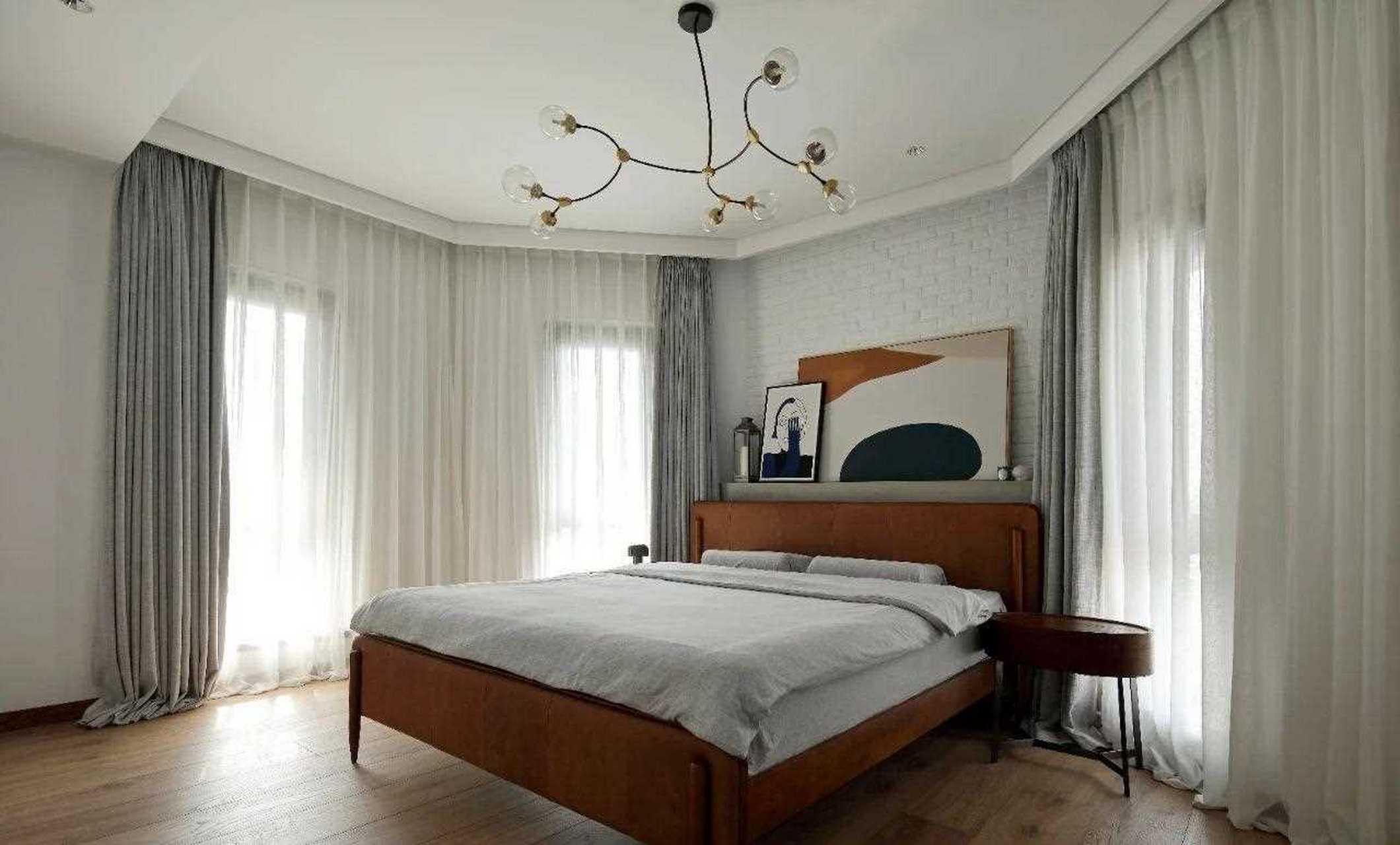 异形卧室巧变形,巧用边角,让生活更舒适～】  采用简洁利落的黑白灰与