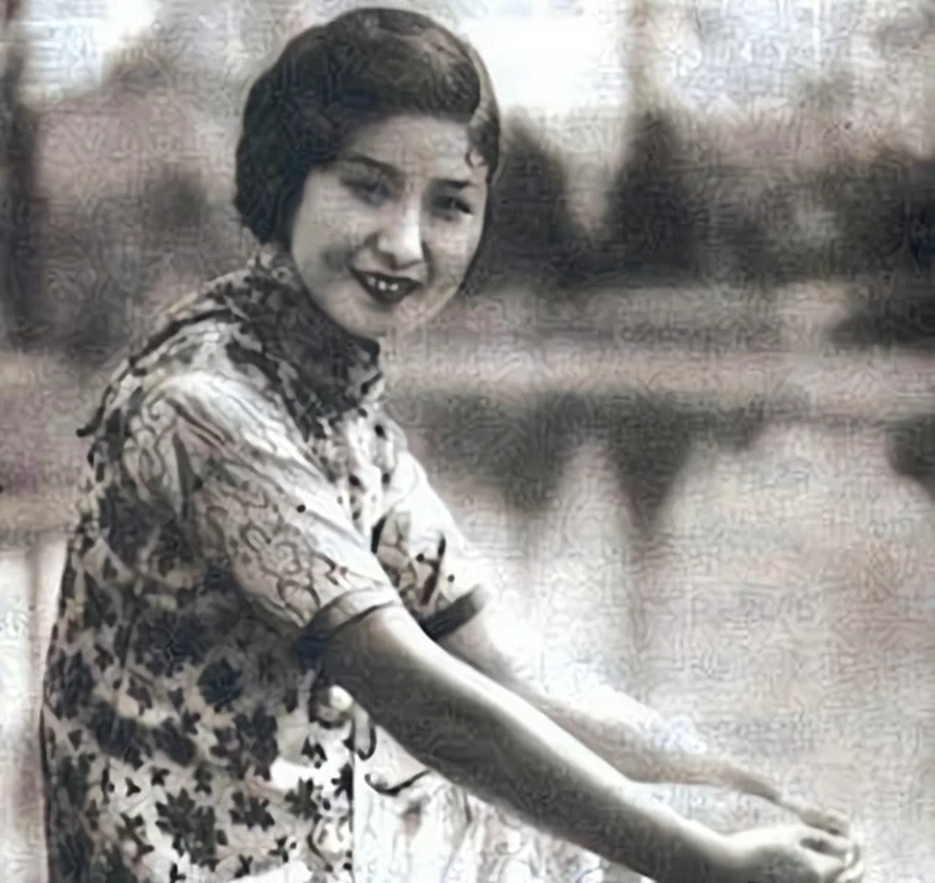 很快胡兰成便赢得了她的芳心.