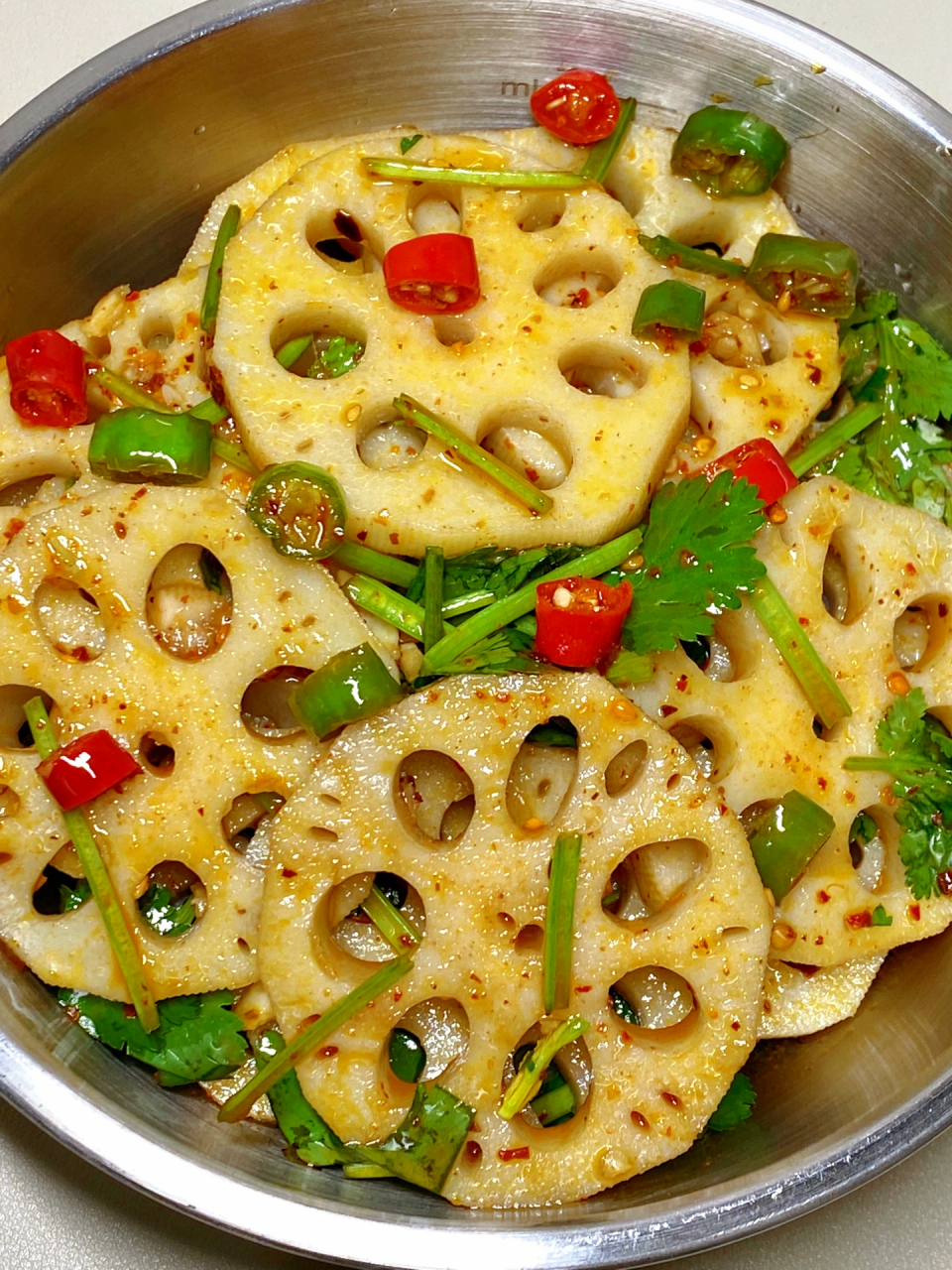 分享一个酸辣爽脆的凉拌莲藕! 喜欢吃莲藕的姐妹一定要试试!