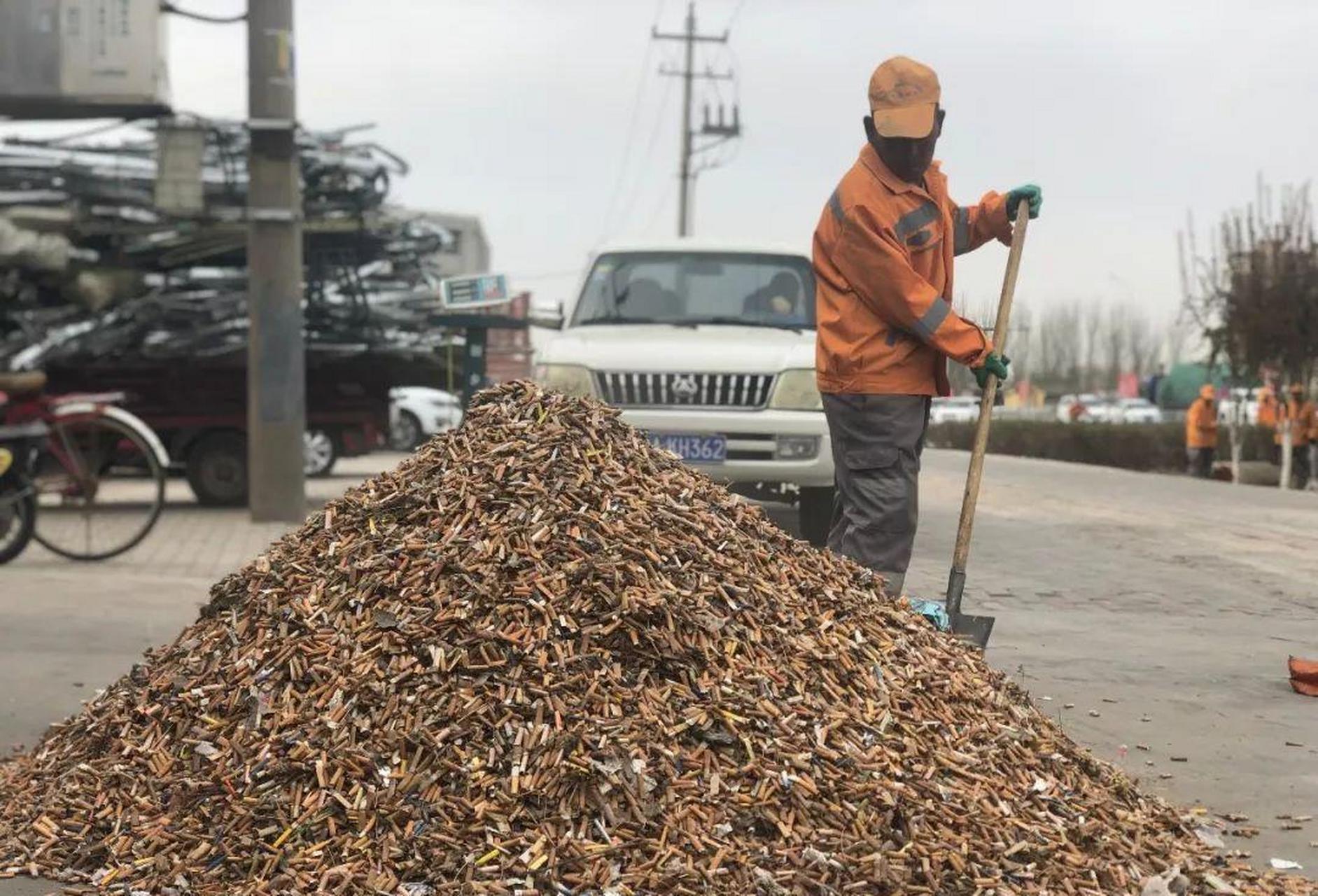 [微风]2011年,山东一企业公开回收大量废烟头,每公斤6元钱,他们表面说