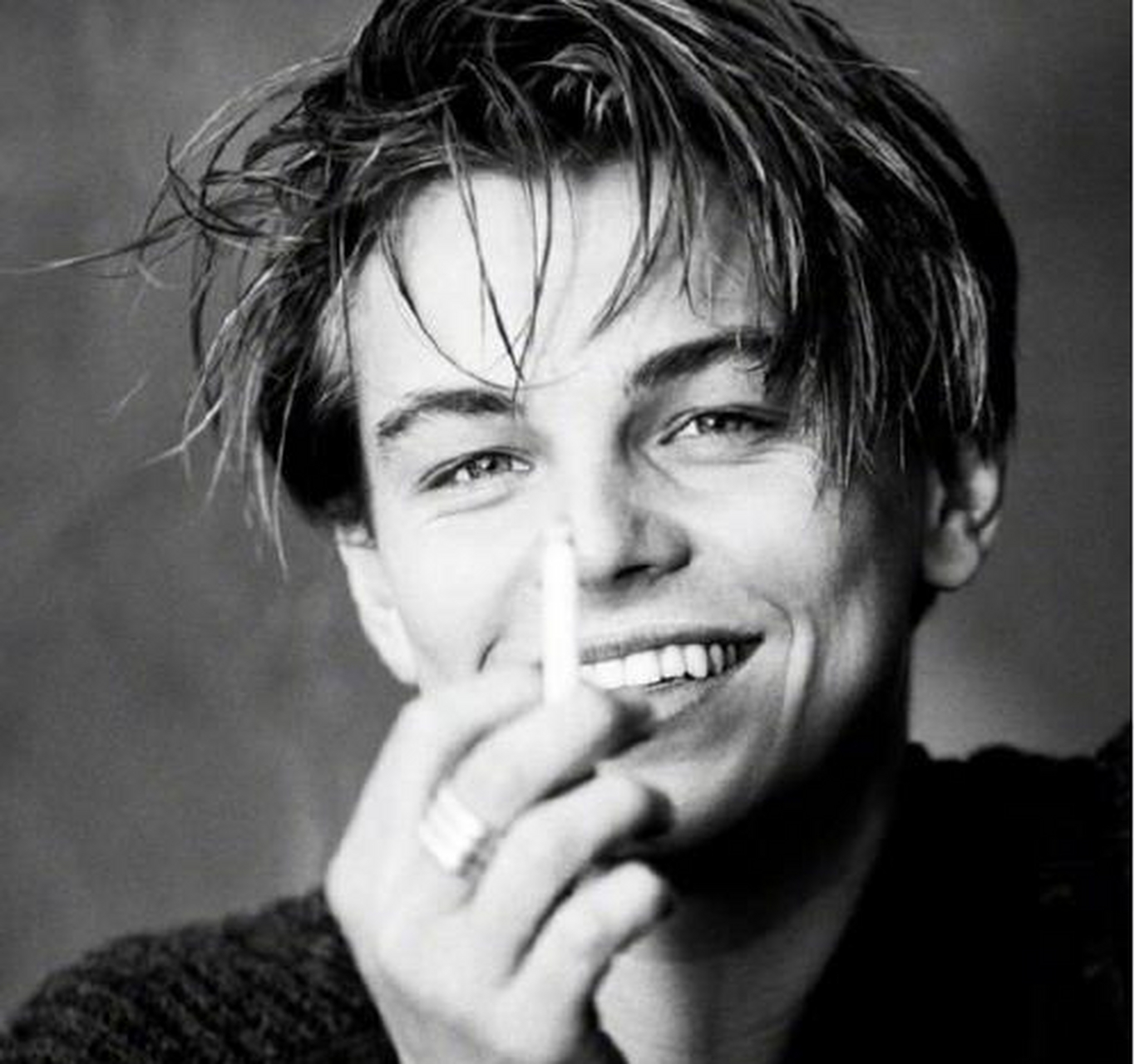 小李子23年前的写真惊艳众人,网友:每一张都能做头像[?