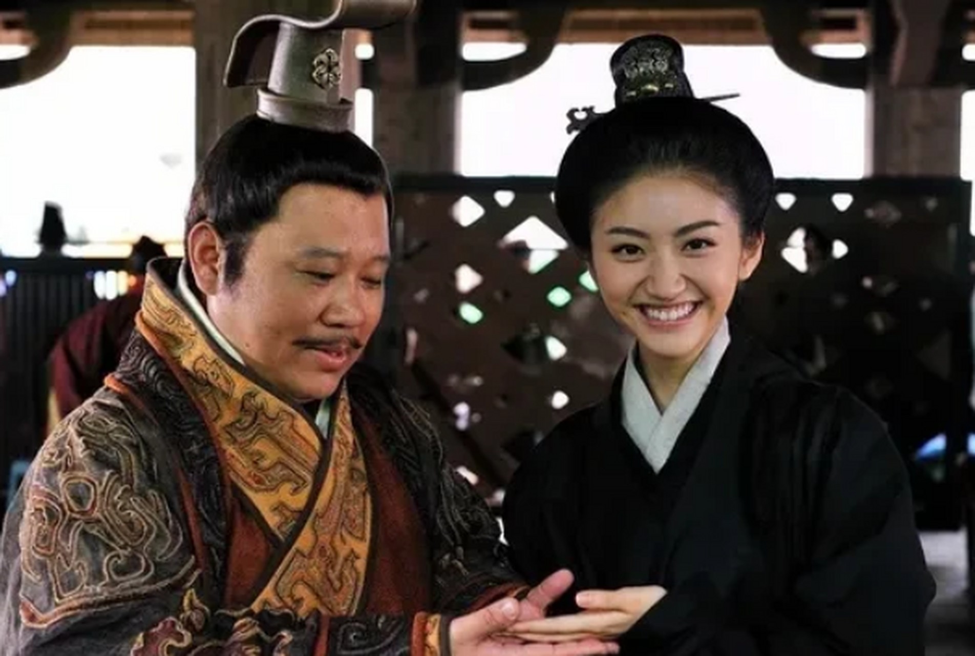 守寡的宣姜看上了公子顽,但是公子顽死活不从,齐襄公派人拿刀架在公子