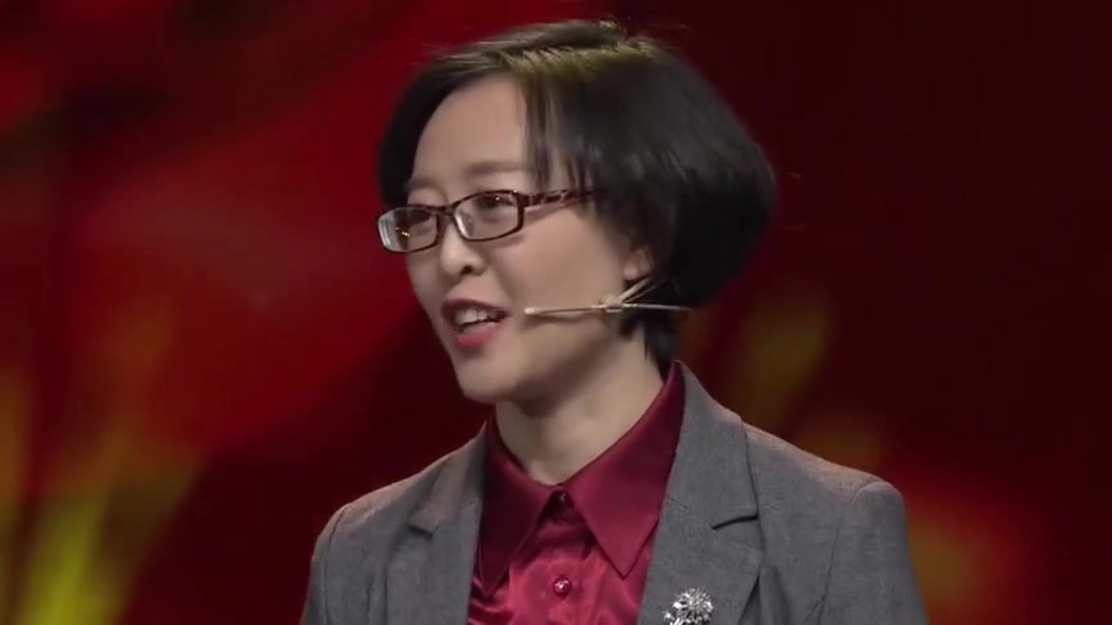 有一位叫赵旭的语文老师,39岁前一直拿着三四千块的基本工资,就在她