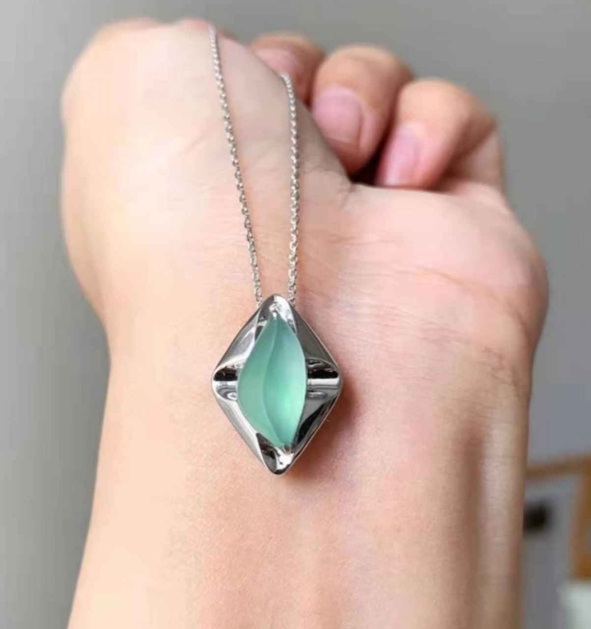 德钰轩珠宝##点击头像看直播# 这件了不起眼小冰绿随形裸石,镶嵌后