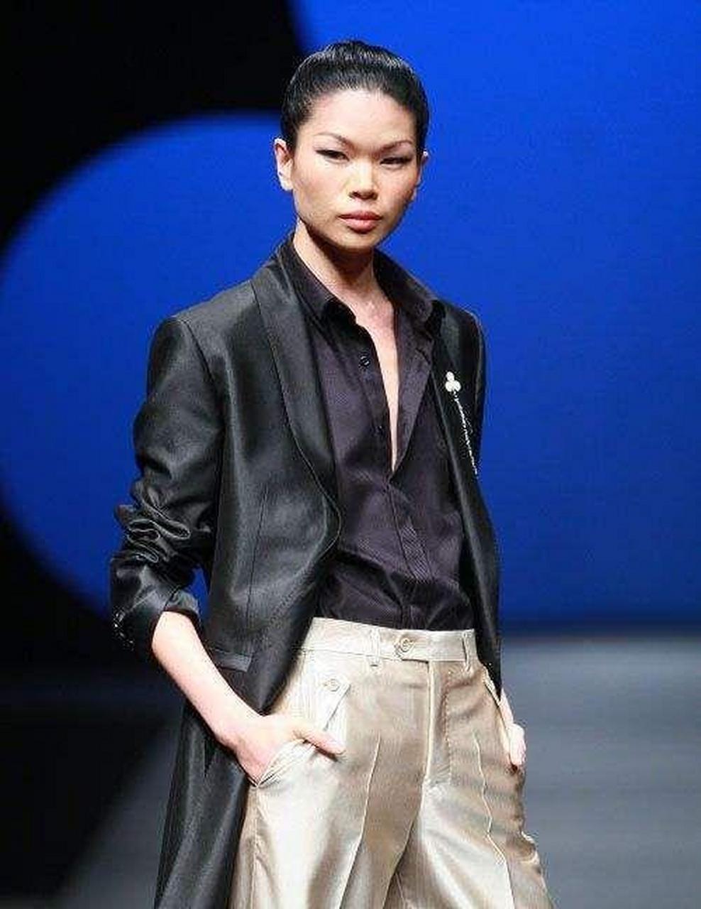 吕燕这颜值无限接近"负数"了,但凭借身材和稳健台风仍能出众