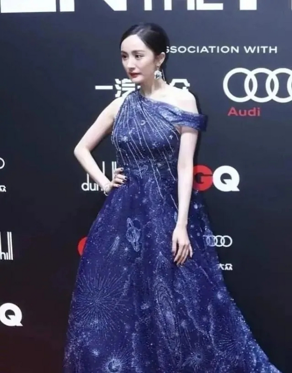 杨幂真是有颜又有个性啊.