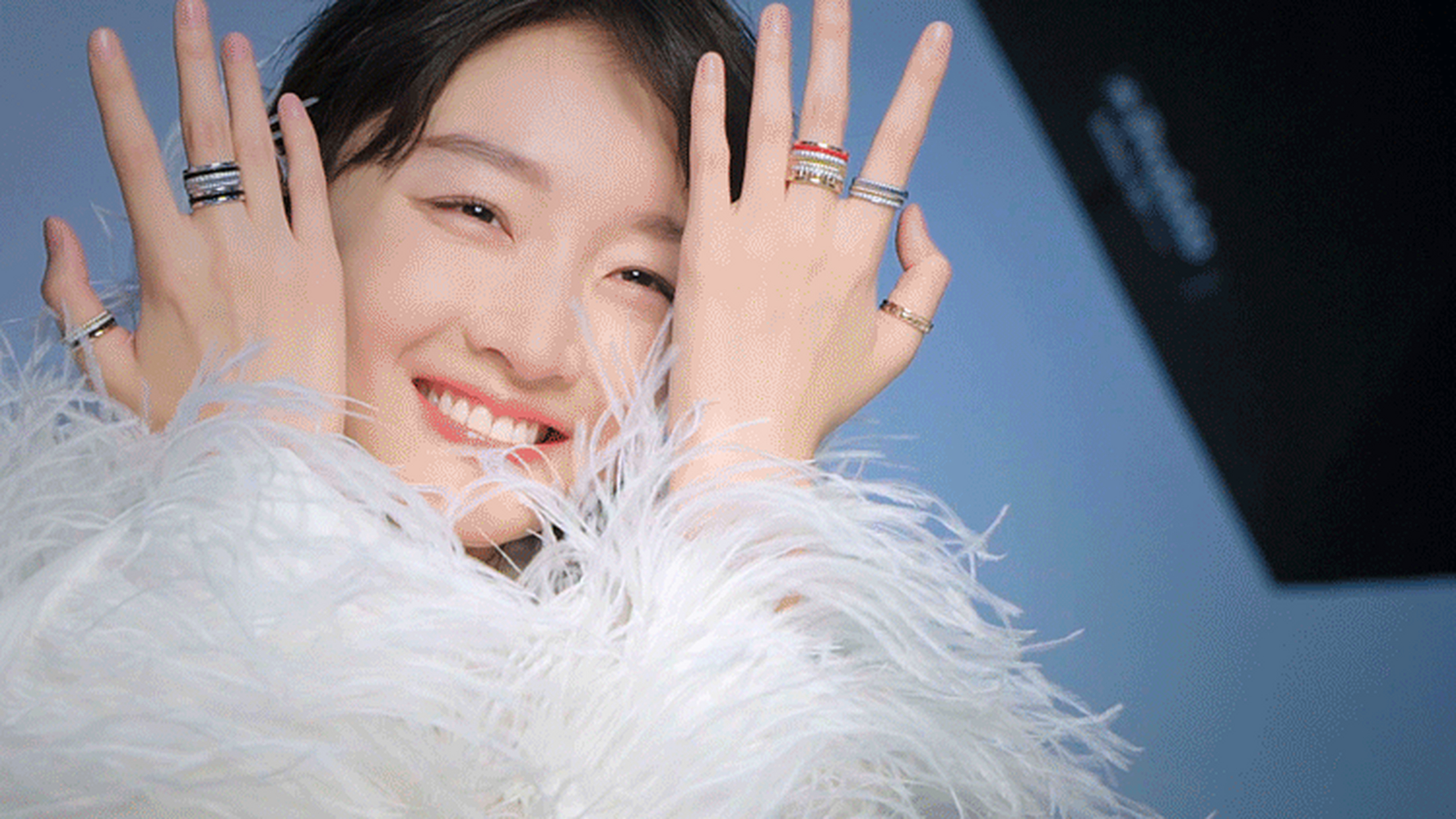 因主演张艺谋执导的电影《山楂树之恋》而被观众熟知 #周冬雨撞脸倪妮