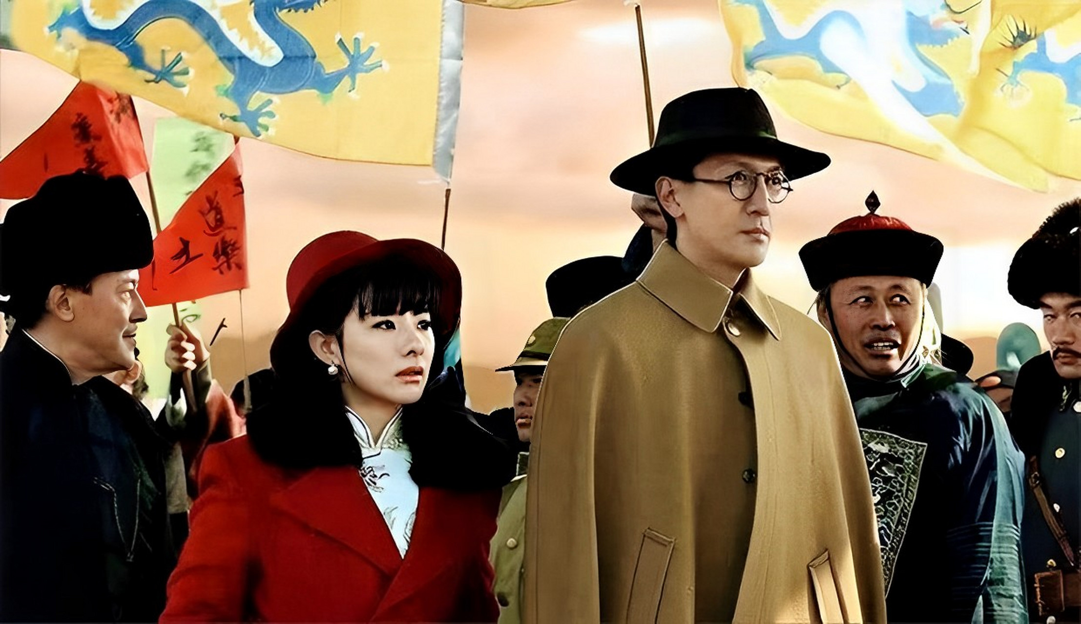 王国维在产房外不知所措,喃喃自语:"我终于回来了.