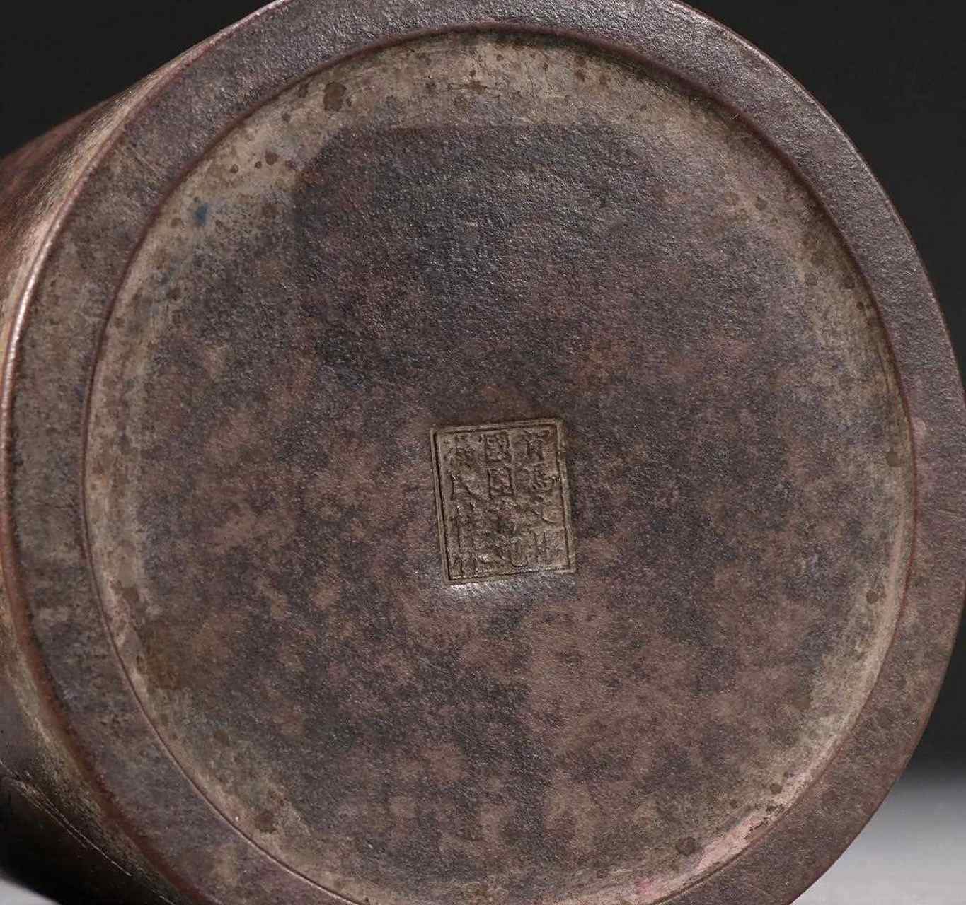 冯桂林款 原矿紫砂刻竹叶诗文笔筒.规格高175㎝宽11㎝ [不要啊]