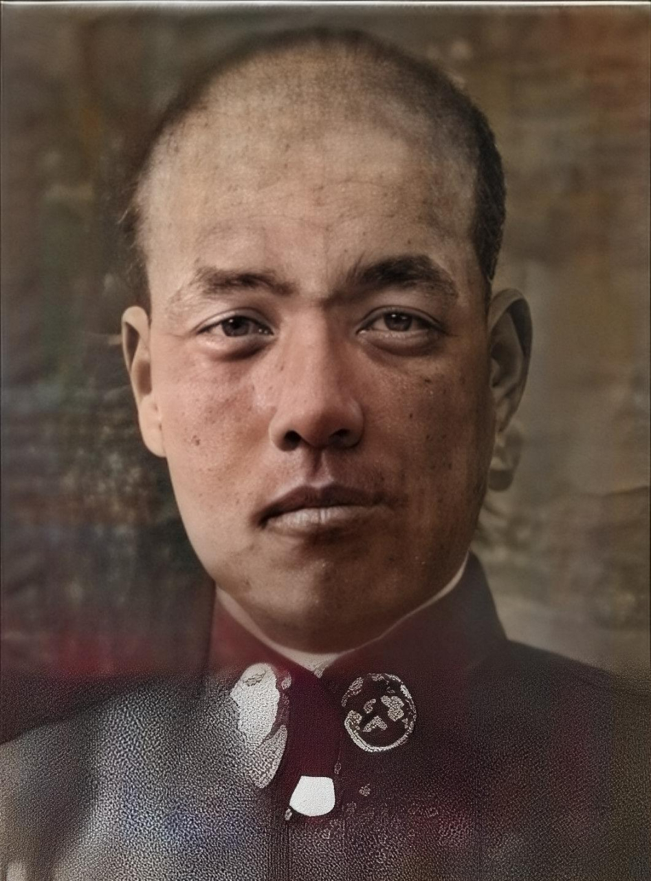 仵德厚是陕西的高山人.他生于乱世,早年在军伍度过.