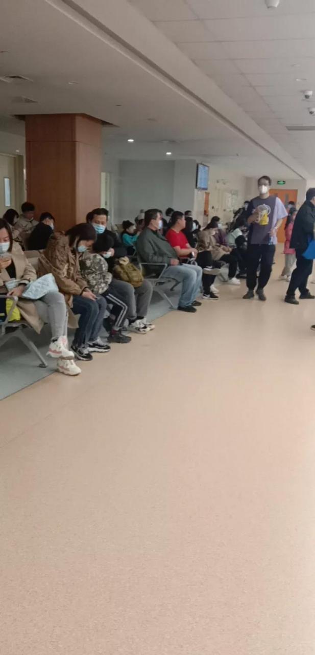 今天又去了天津儿童医院,工作了一周孩子也上了一星期学我们都累了