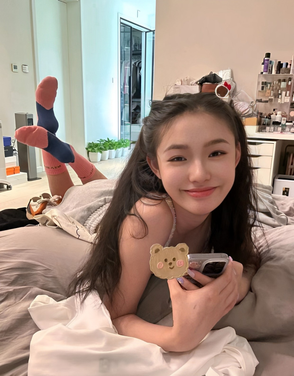 作为95后的小花,通过演绎美人鱼这一角一举成名,林允拥有野性纯美的