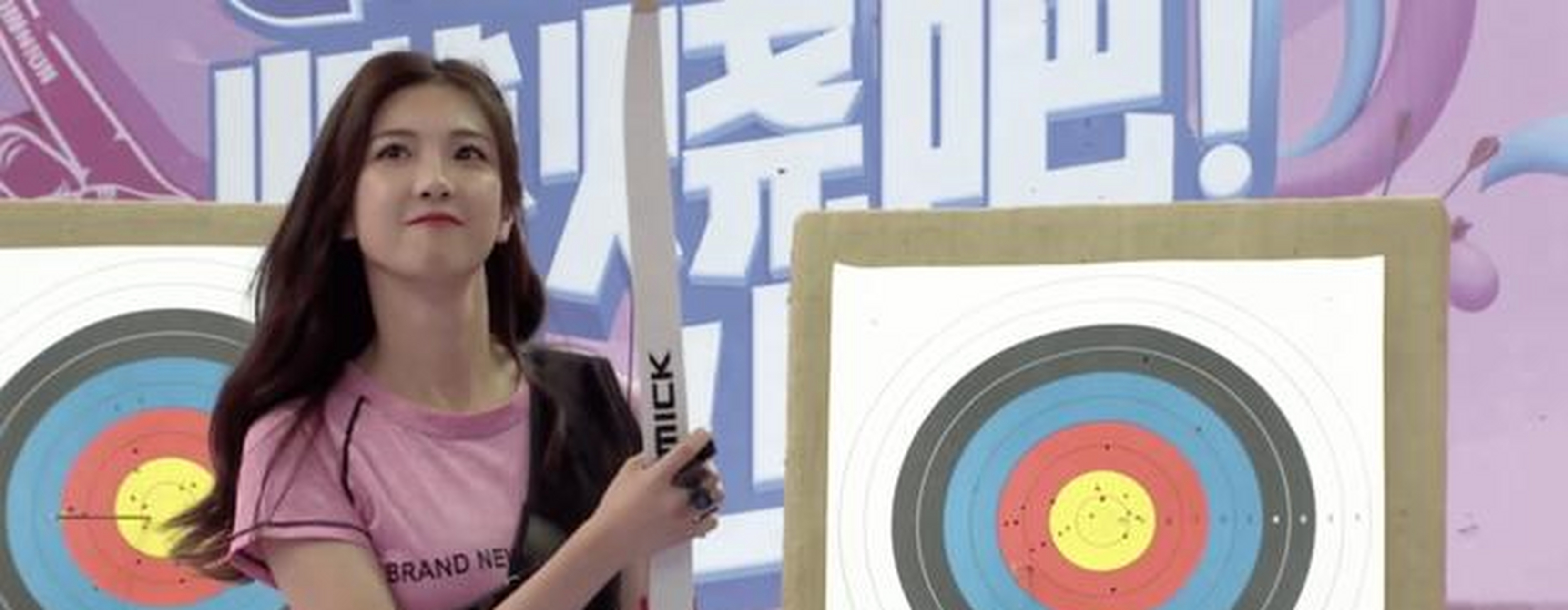 对于此次突然回归,有八卦号指出,小哈妹是瞄准了陌陌一姐的宝座.