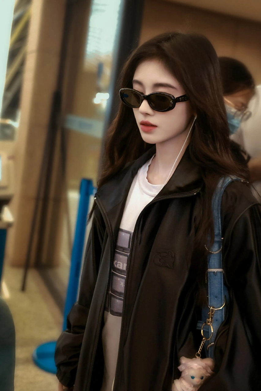 鞠婧祎穿搭风格太好看了  鞠婧祎的确可以驾驭各种不同的风格,从火辣