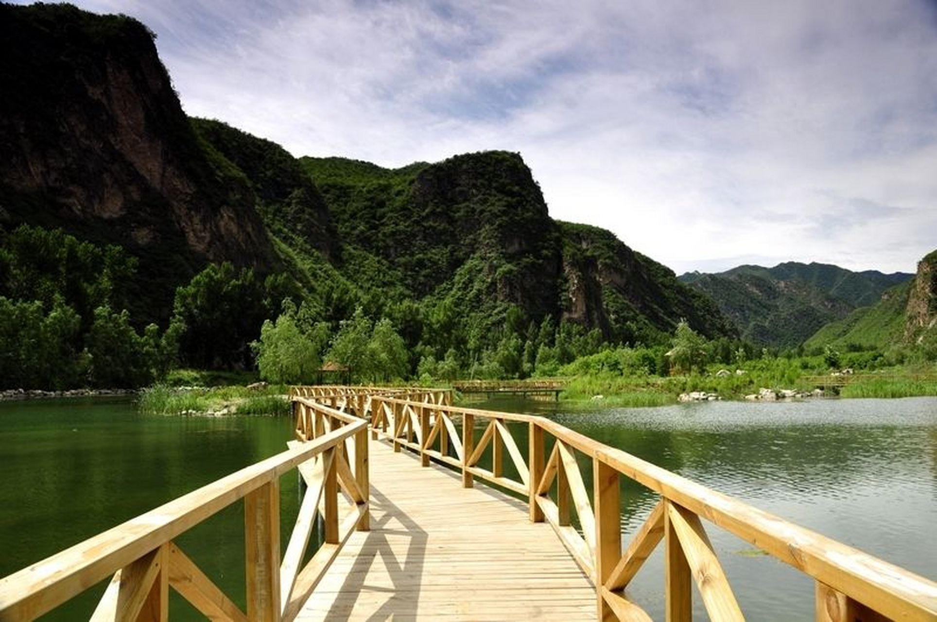 【百里山水画廊】百里山水画廊景区位于延庆区东北部千家店镇,属延庆