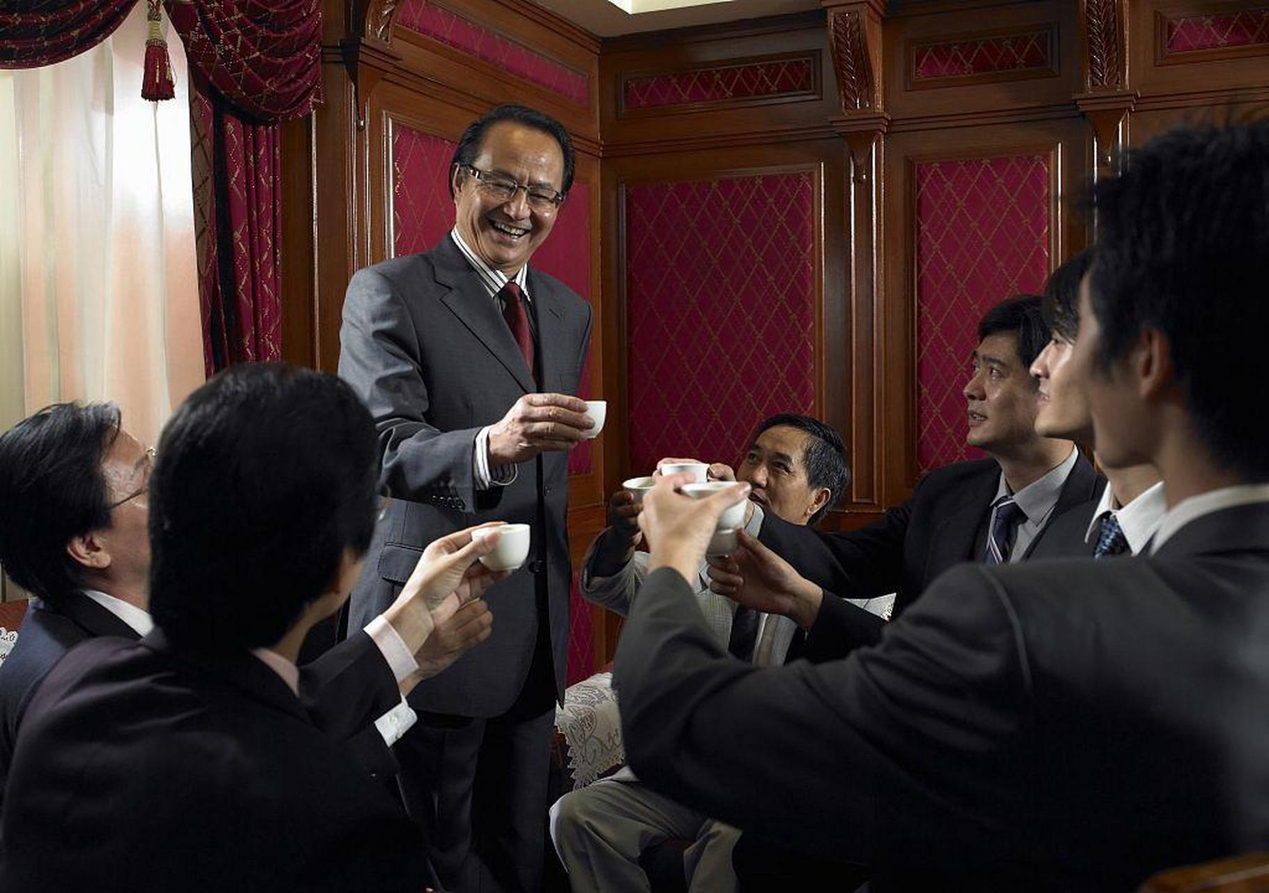 在我们国家,是有这个国家陪酒员这个职业的,并且还是正规编制,隶属