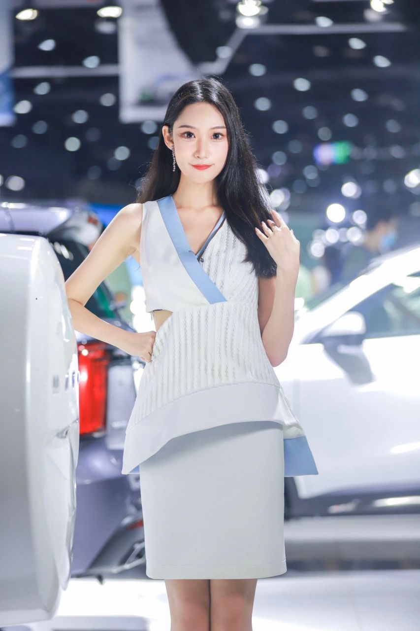 大连车展交作业喽～ 展期倒数第二天  #大连车展# #车展模特# #车模