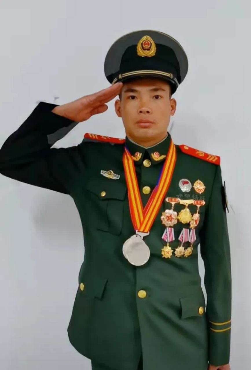 廖继兴,武警湖南省总队机动支队班长,2004年12月入伍,三级军士长,曾