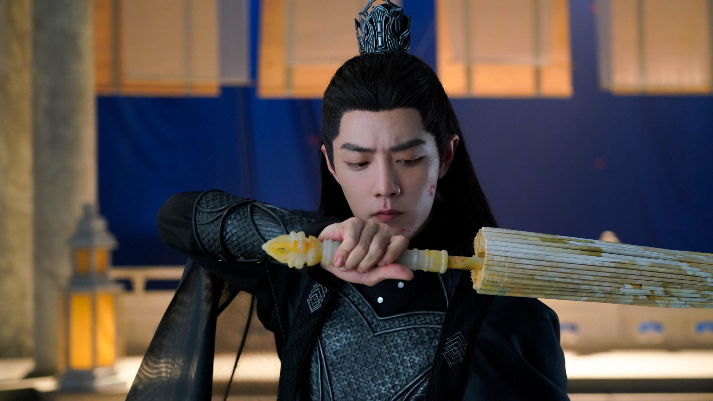 好喜欢这张黑衣时影的剧照,看到有人把这身衣服叫做时影战神装!