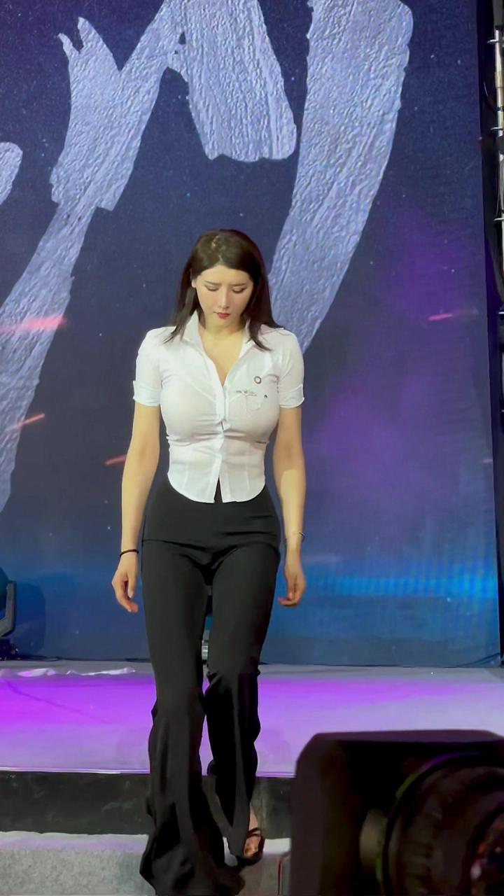 最美健身女神#  刘太阳小姐姐,高个子健美身材