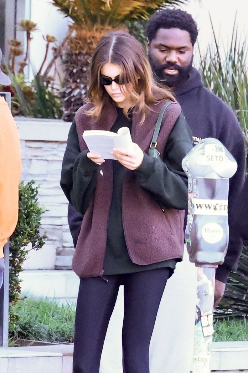 凯雅·杰柏(kaia gerber)的休闲穿搭又来了,模特身材真的是怎么穿怎么