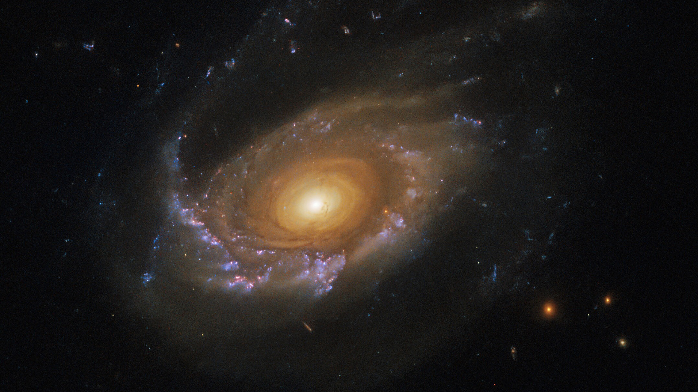 后发座水母星系  nasa 公布一张哈勃望远镜拍摄的后发座「jw39」水母