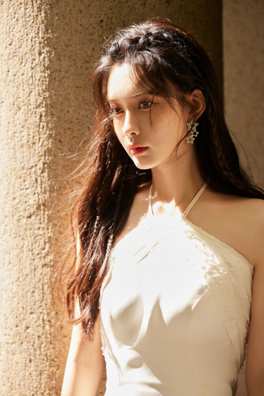 星闻#  阳光洒在孟子义身上～7715 多了几分圣洁的魅力~ #孟子义