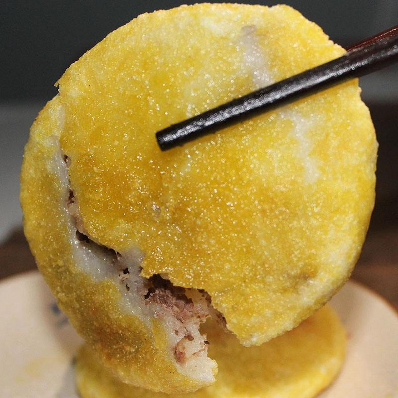 兴仁豆沙粑,兴仁县苗族特色美食,是贵州八大名小吃之一,是一种绿色