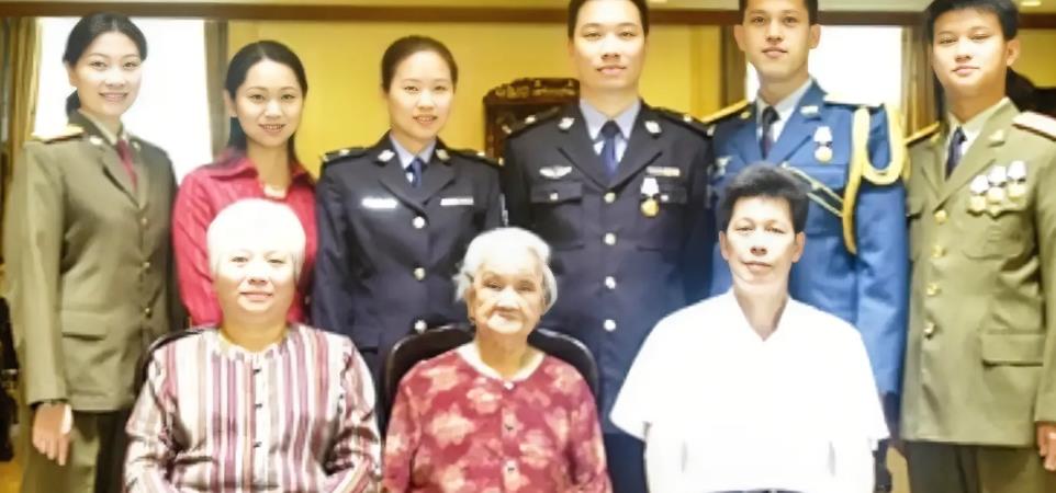 哪知道,夫妻俩不仅供她读书,还给她买房,8年后,更