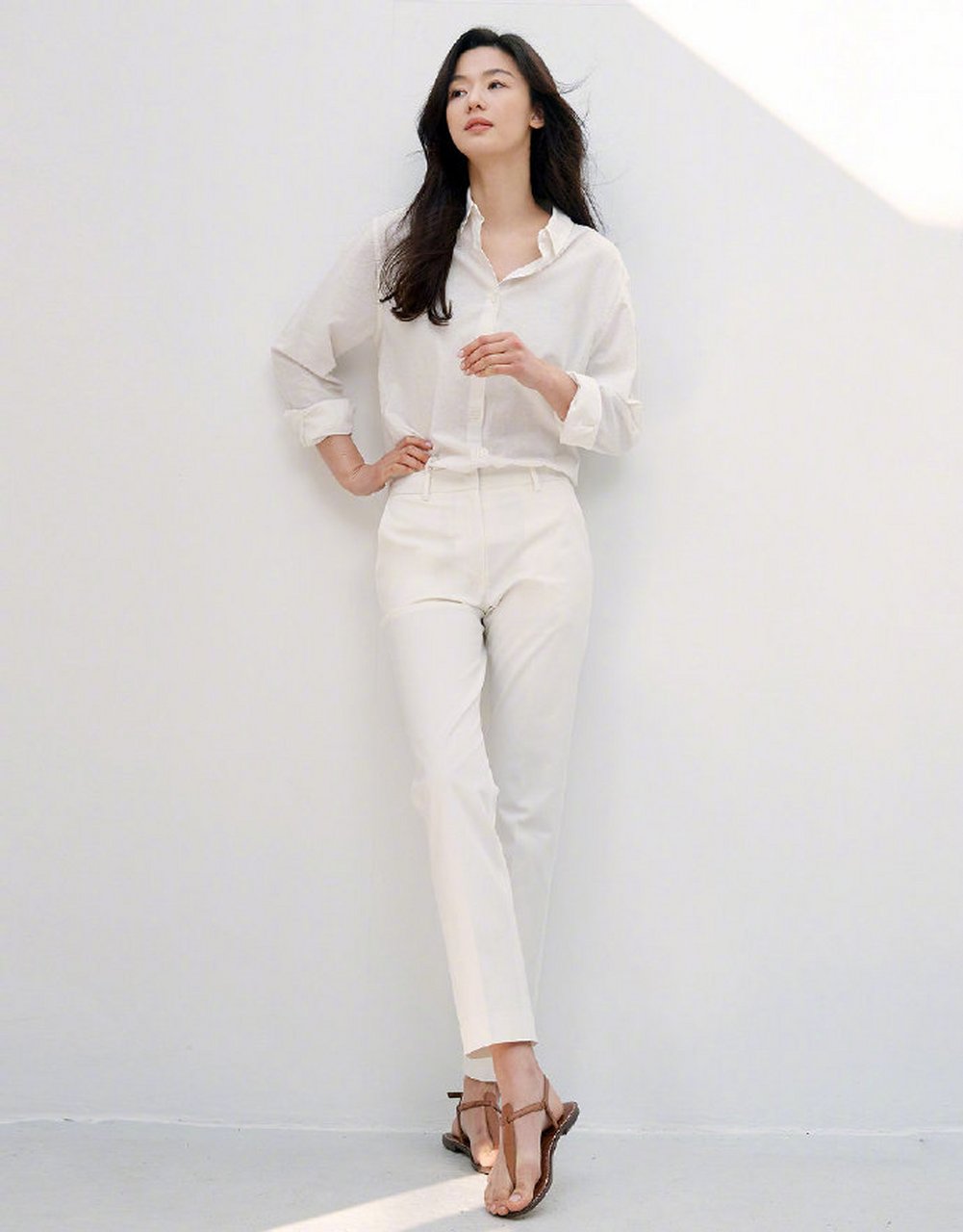 全智贤最新giordano 2020春夏画报大片曝光,发型自然随意凸显女神气质