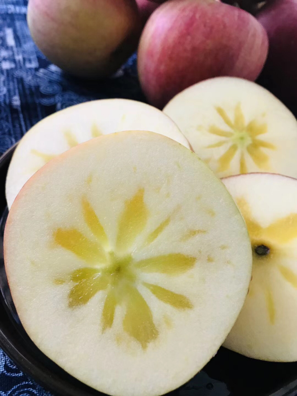 遇见阿克苏～最好的遇见 糖心苹果,色泽自然,肉质细嫩,香气浓郁,汁多