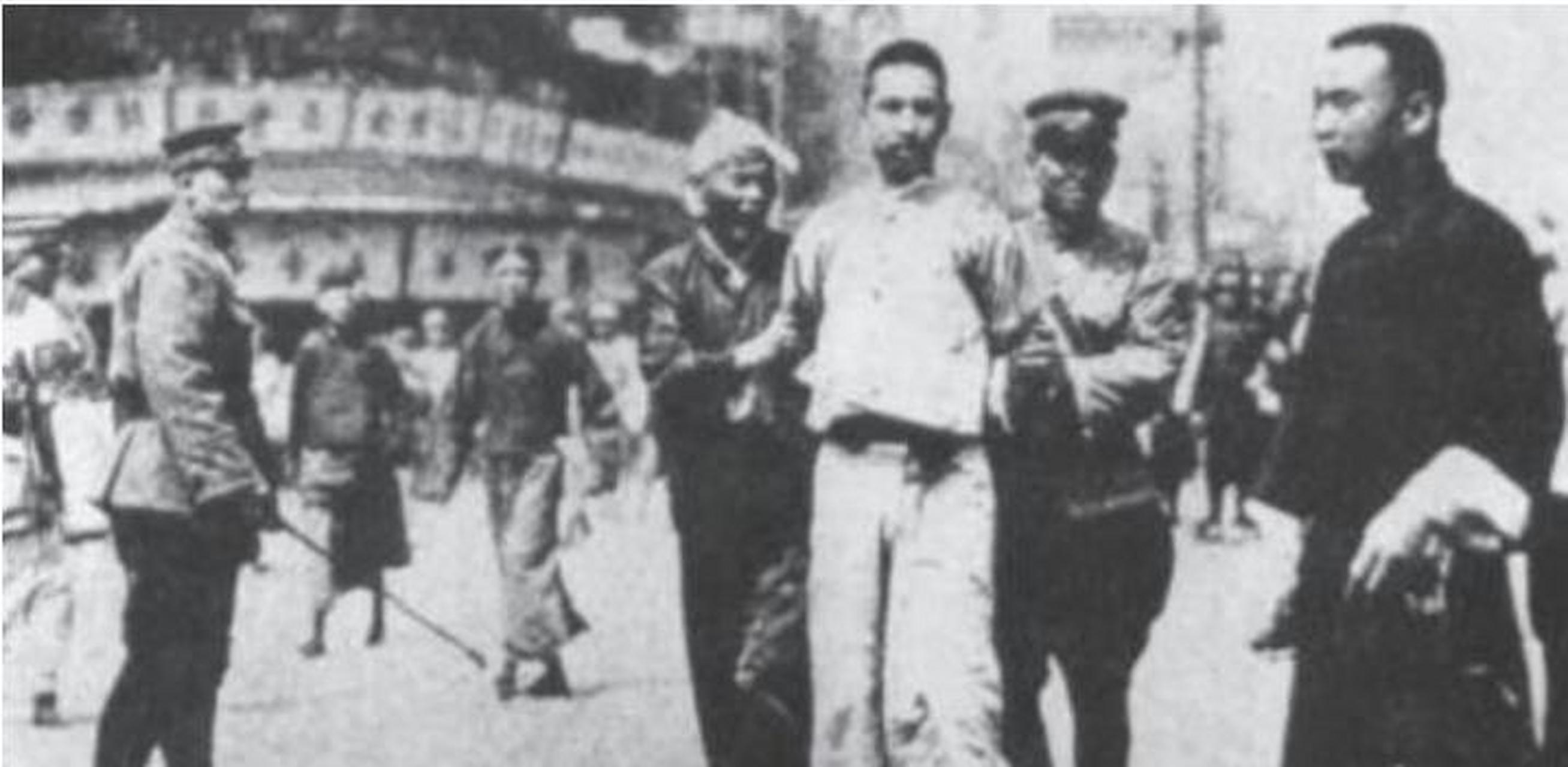 1927年于4月28日,在北京西交民巷看守所内,李大钊被秘密绞杀,时年38岁