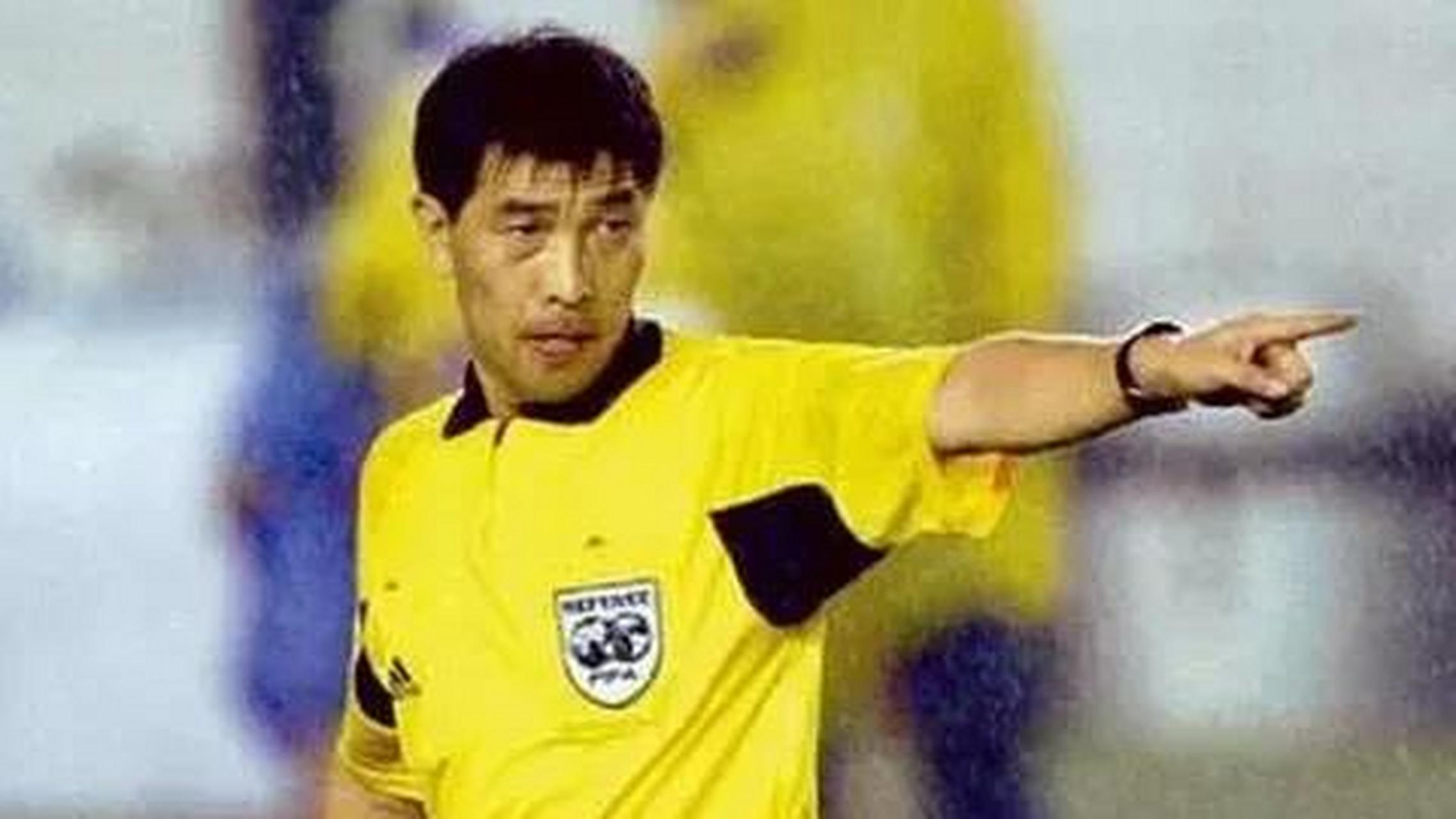 中国足球裁判黑哨我最服陆俊.