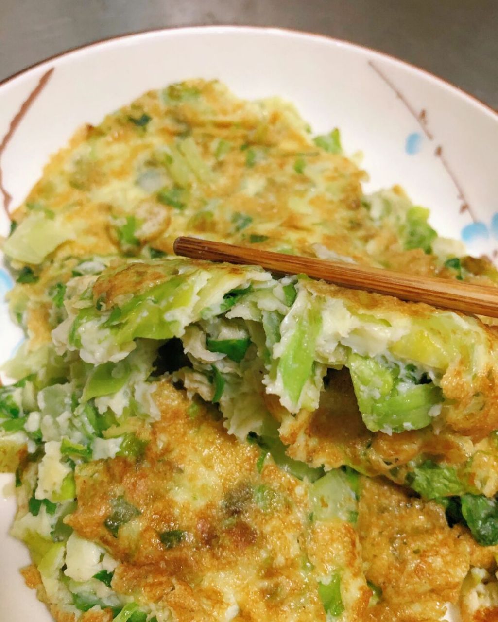 低脂美食[拳头 鸡蛋生菜饼,早 晚餐都,还可跟全麦土司搭配,维生素